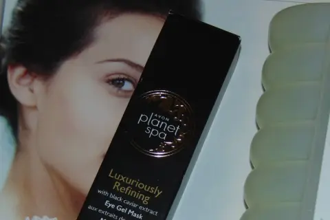 Rewitalizujący żel pod oczy Avon – skuteczna pielęgnacja bez zmarszczek