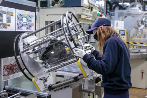 Ile trwa produkcja samochodu Toyota? Czas oczekiwania na Twoje auto