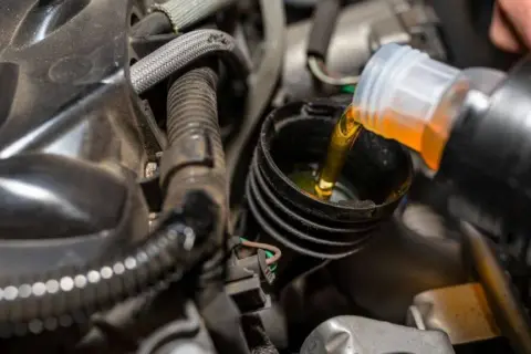 Jaki olej do silnika 2.0 diesel? Uniknij błędów i zadbaj o żywotność silnika!