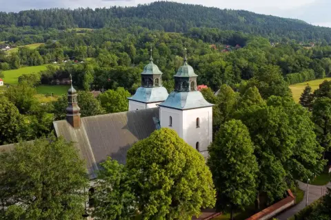 Msze w sanktuarium Rychwałd: harmonogram i wyjątkowe wydarzenia