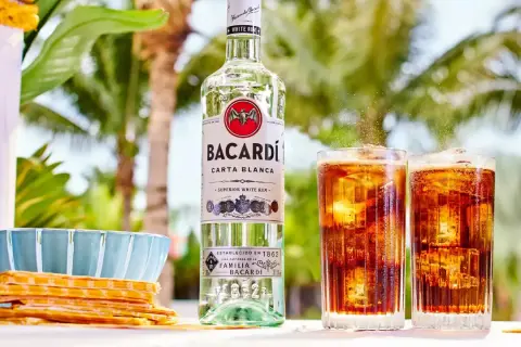 Najlepsze drinki z rumem Bacardi, które musisz spróbować w domu