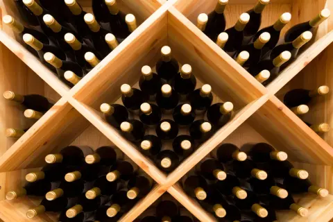 Jak zrobić stojak na wino: proste kroki i kreatywne pomysły