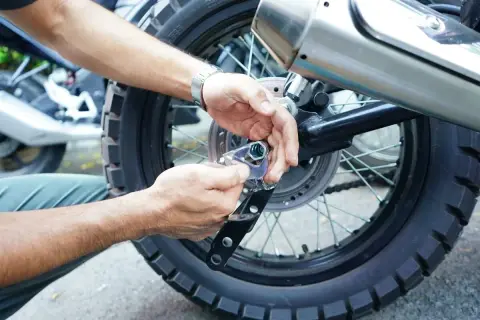 Co ile wymieniać opony w motocyklu, aby uniknąć niebezpieczeństwa?