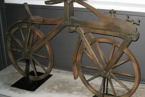 Niesamowita historia roweru: Skąd się wziął pierwszy wynalazek na dwóch kołach