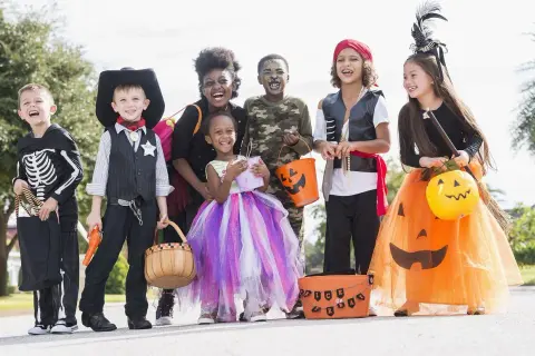Jak można ubrać dziecko na halloween: pomysły i bezpieczne kostiumy