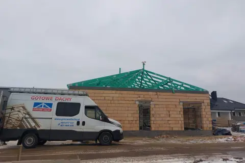 Wymiana dachu 100m2 koszt – ile naprawdę zapłacisz za nowy dach?