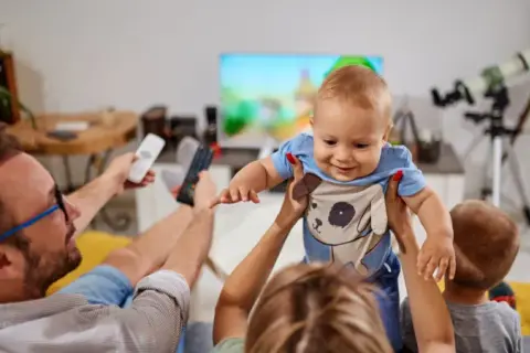 Jak telewizja wpływa na rozwój dziecka? Skutki, zagrożenia i praktyczne porady dla rodziców