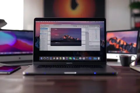 MacBook A1708: Czy to najlepszy laptop Apple'a? Opinie ekspertów
