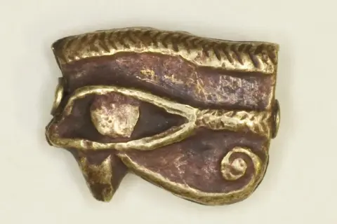 Oko Horusa - odkryj głębokie znaczenie symbolu w mitologii egipskiej