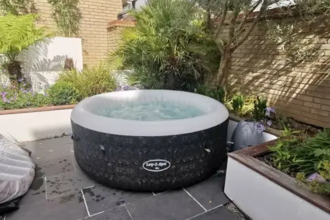 Jak wybrać idealne jacuzzi Lay-Z-Spa: porównanie modeli i opinie