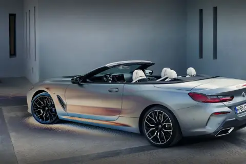 BMW 8 Cabrio: Luksusowy Kabriolet z Mocą i Elegancją