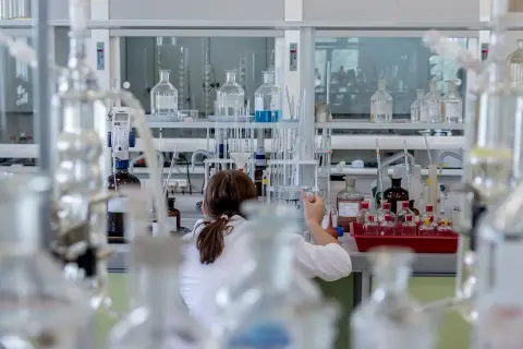 Przyszłość sprzętu laboratoryjnego: trendy, na które warto zwrócić uwagę
