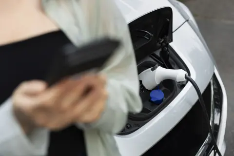 Jak rozwój baterii zmieni przyszłość samochodów elektrycznych