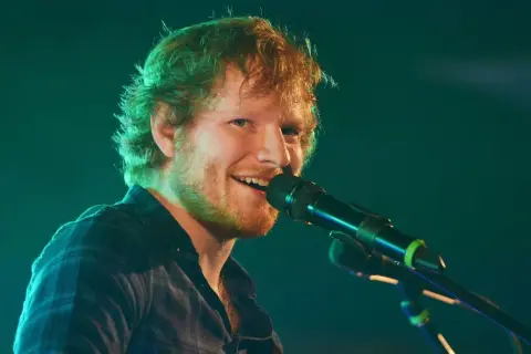 Z jakiego kraju pochodzi Ed Sheeran? Odkryj jego fascynującą historię