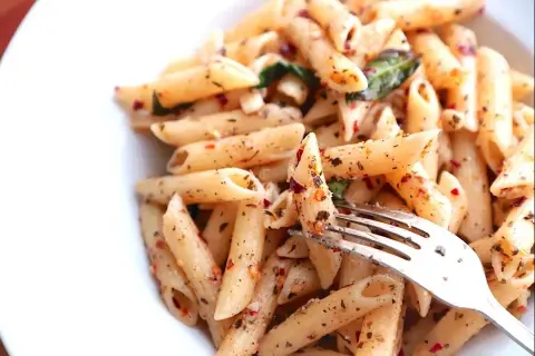 Penne aglio olio: przepis na włoski klasyk w 15 minut