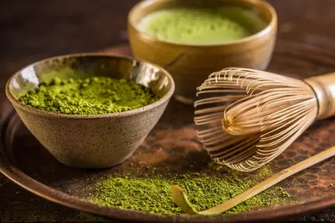 Jak smakuje matcha? Odkryj jej unikalny smak i aromat