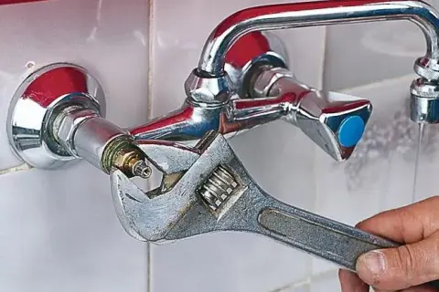 Jak samodzielnie wymienić uszczelki w kranie kuchennym: naprawa bez hydraulika
