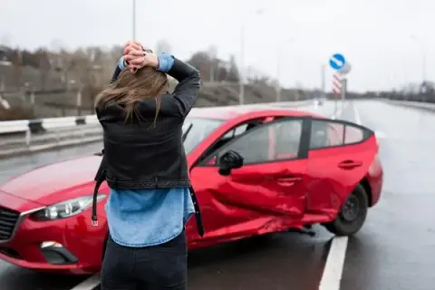 Kto traci zniżki kierowca czy właściciel? Konsekwencje kolizji drogowej
