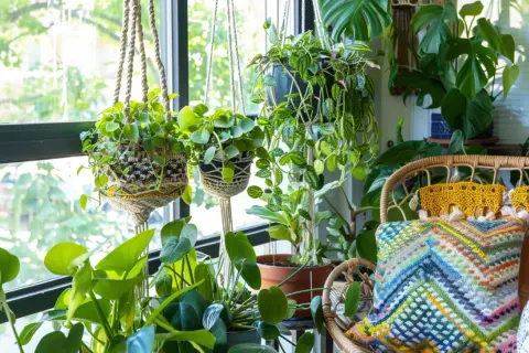 Balkon w stylu boho: Jak osiągnąć ten wygląd? Inspirujące pomysły 
