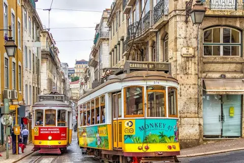 Ile trwa lot z Warszawy do Portugalii? Zaskakujące fakty o czasie podróży