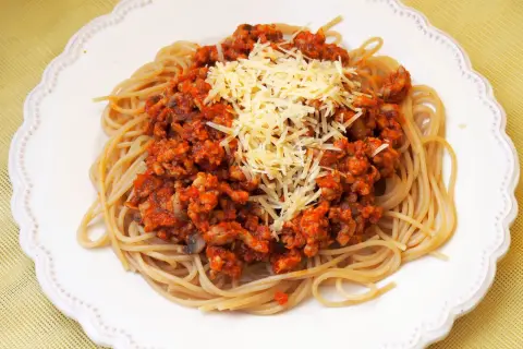 Szybki i prosty sos do spaghetti z pieczarkami, który zachwyci każdego