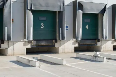 Jak ułożyć 34 palety na naczepie, aby uniknąć problemów z transportem