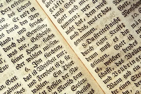 Jak ozdobić zeszyt do niemieckiego – kreatywne pomysły na dekorację