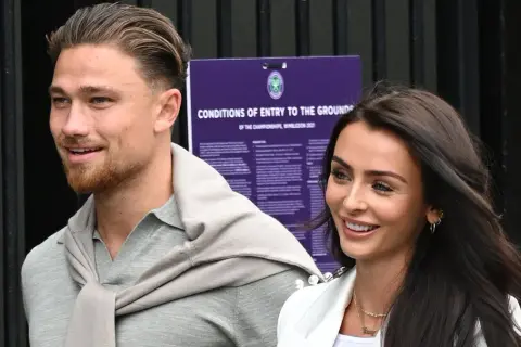 Matty Cash i jego zawirowania w miłości: Kim jest Kady McDermott?