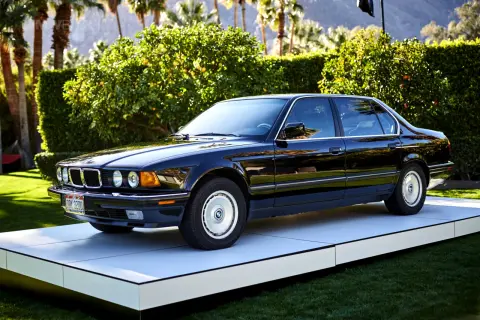 BMW E32 750i: Legendarny V12 w Luksusowym Wydaniu - Fakty