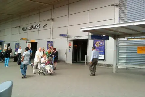 Czy lotnisko Luton jest czynne? Aktualny status i ograniczenia operacyjne