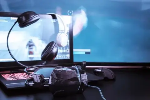 Jak podłączyć PS5 do laptopa kablem HDMI - uniknij problemów z wyświetlaniem