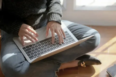 Jak grać na platformie rozrywkowej online z Polski – kompleksowy przewodnik