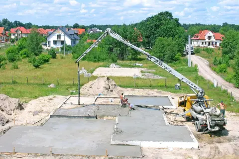 Jaki beton na wylewkę na gruncie? Wybierz najlepszy dla swojego domu