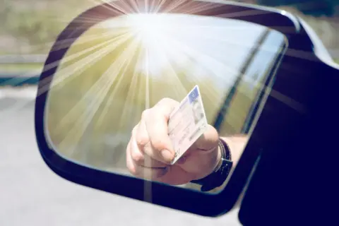Kiedy można odebrać prawo jazdy? Sprawdź, ile to trwa po egzaminie