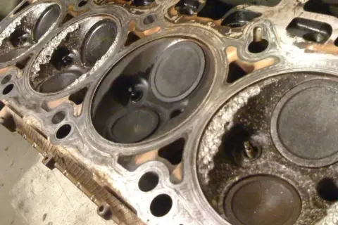 Rozrząd 5.7 Hemi: Jakie są objawy zużycia i kiedy warto go wymienić?