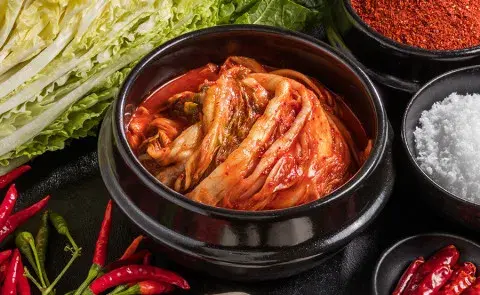 Kimchi jak smakuje - odkryj wyjątkowe smaki i aromaty tej potrawy