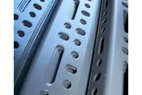 Jaki kątownik na regał? Wybierz najlepszy materiał i rozmiar