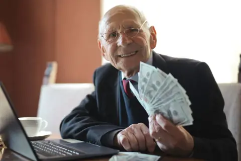 Kredyt dla emerytów 85+ - Oferty dostosowane do seniorów z wysokim wiekiem