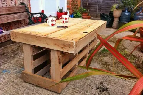 Jak zrobić stół do ogrodu: Prosty poradnik DIY krok po kroku