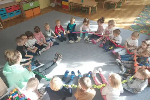 Jak zrobić guma sensoryczna – łatwy przepis na kreatywną zabawę