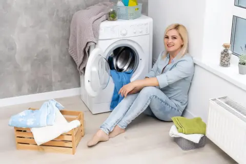 Jak wyprać poduszki z kanapy bez ryzyka uszkodzenia materiału