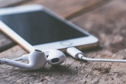 Jak czyscić głośniki w iPhone, aby uniknąć problemów z dźwiękiem