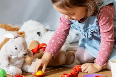 Co robić z rocznym dzieckiem w domu – 10 zabaw, które rozweselą malucha
