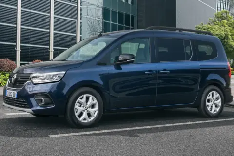 Renault Kangoo: Co oferuje ten model i czy warto go kupić dla rodziny?