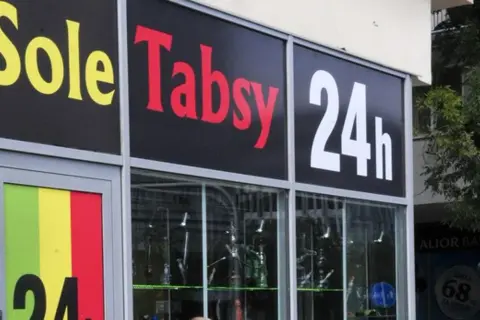 Ile kosztują dopalacze? Zaskakujące ceny, które musisz znać