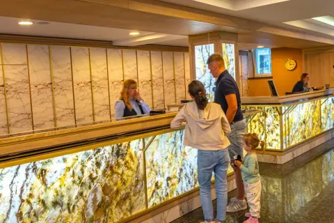 Co oznaczają gwiazdki w hotelu? Zrozumienie standardów jakości