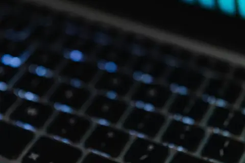 Jak grać w kryptowaluty: proste kroki, strategie i bezpieczeństwo dla początkujących