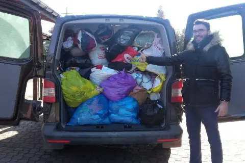 Jak oddać ubrania do domu samotnej matki? Praktyczny poradnik