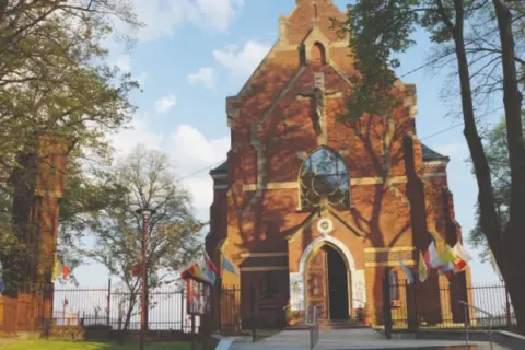Sanktuarium św. Andrzeja Boboli w Strachocinie – historia, zwiedzanie i praktyczne wskazówki
