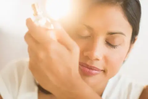 Perfum czy woda perfumowana - odkryj różnice i idealne zastosowanie